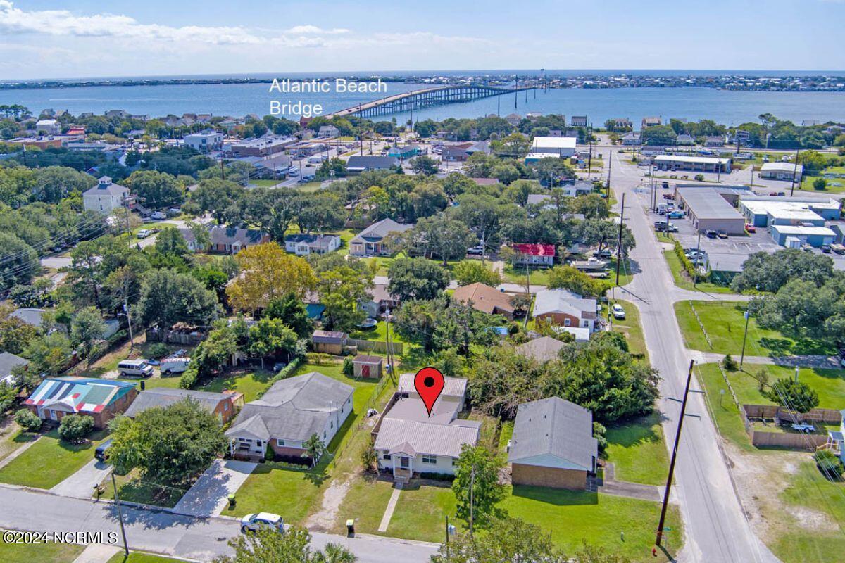 Avery St, Morehead City, NC 28557