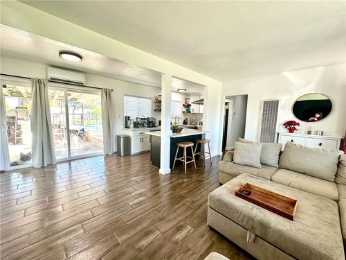 5889 Dogwood St, San Bernardino, CA, 92404 | Card Image