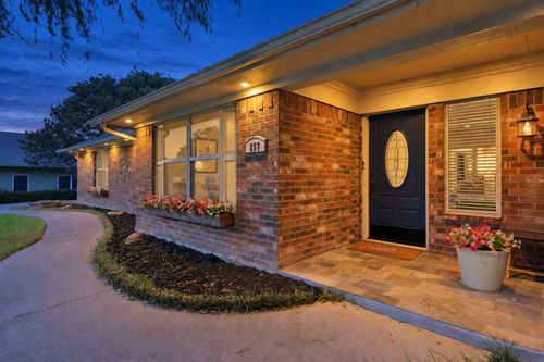257 Willow Ridge Rd, Fort Worth, TX, 76103-1050 | Card Image