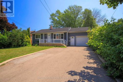 40 Kerman Avenue, Grimsby (Grimsby West), ON, L3M3W5 | Card Image
