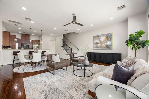 1109 Studer St, Houston, TX, 77007-3221 | Card Image