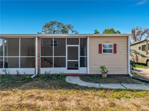 2425 Case Ln, NORTH FORT MYERS, FL, 33917-1721 | Card Image