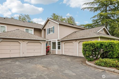 7226 Ne 171st Ln, Kenmore, WA, 98028-6215 | Card Image