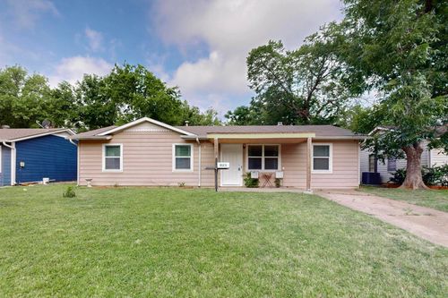 823 Collin Dr, Euless, TX, 76039-3303 | Card Image