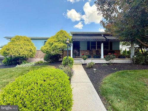 60 Eisenhower Dr, BOYERTOWN, PA, 19512-2219 | Card Image