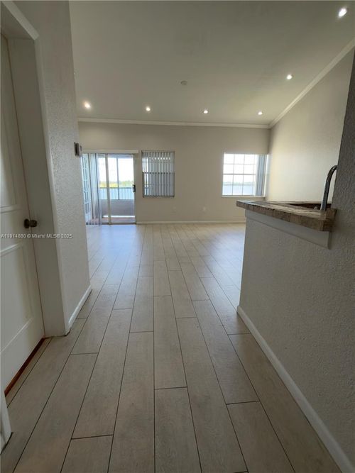 apt-304-2831 N Oakland Forest Dr, Oakland Park, FL, 33309-6483 | Card Image