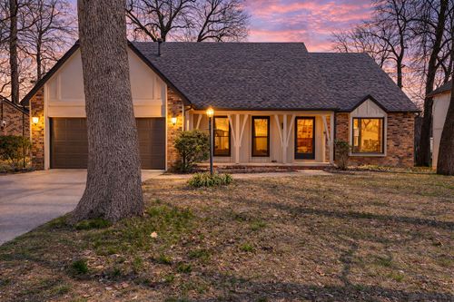 2104 S Hillcrest Ave, Springfield, MO, 65807-2108 | Card Image