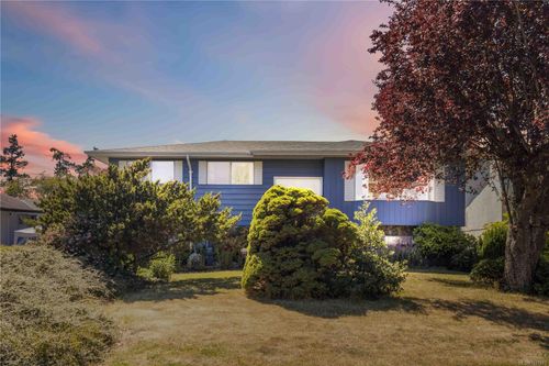 9924 Bessredge Pl, Sidney, BC, V8L3M2 | Card Image