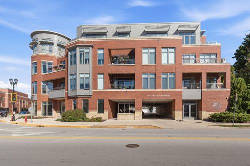 5600 N Lake Dr, Whitefish Bay, WI, 53217-4825 | Card Image