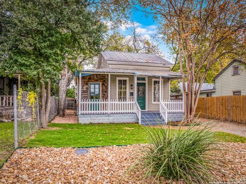 533 W Bridge St, New Braunfels, TX, 78130-7909 | Card Image