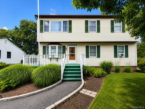 2-315 Paumanake Ave, West Islip, NY, 11795-2817 | Card Image