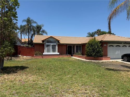 2420 W Sunrise Dr, Rialto, CA, 92377-3686 | Card Image