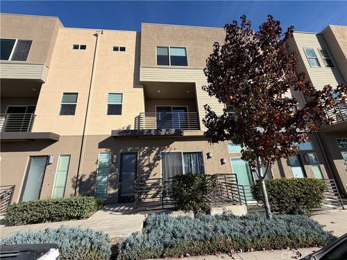 718 Central Ave, Upland, CA, 91786-4253 | Card Image