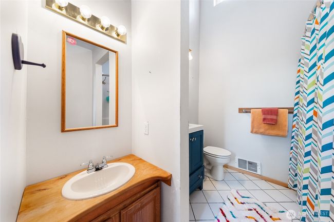 Upper Level Bathroom with Two Sinks | Image 22