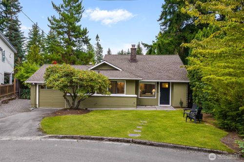 10208 114th Pl Ne, Kirkland, WA, 98033-5146 | Card Image
