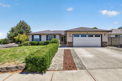 1401 Andrew Dr, Medford, OR, 97501-2893 | Card Image