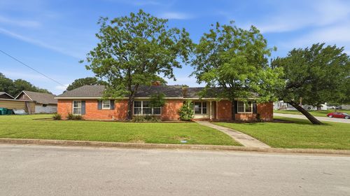 700 Park St, Gatesville, TX, 76528-2340 | Card Image