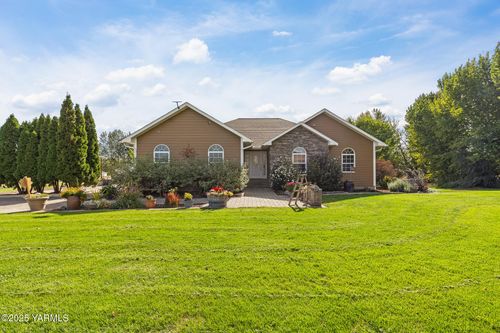 3400 Naches Tieton Rd, Tieton, WA, 98947-9571 | Card Image