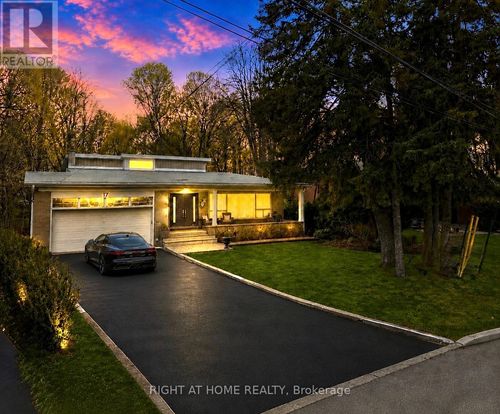 17 Denmark Cres, North York, ON, M2R1J3 | Card Image