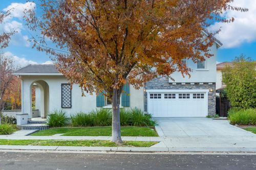 565 Lynn St, Mountain House, CA, 95391-1057 | Card Image