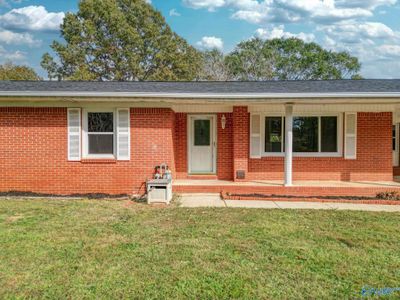 1600 Nw Railroad Street, House other with 3 bedrooms, 1 bathrooms and null parking in Hartselle AL | Image 2