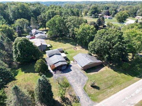 2291 Tomahawk Dr, Lapeer, MI, 48446-8070 | Card Image