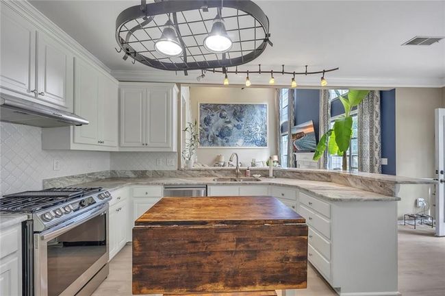 225 Ruby Forest Pkwy, House other with 4 bedrooms, 3 bathrooms and 5 parking in Suwanee GA | Image 12