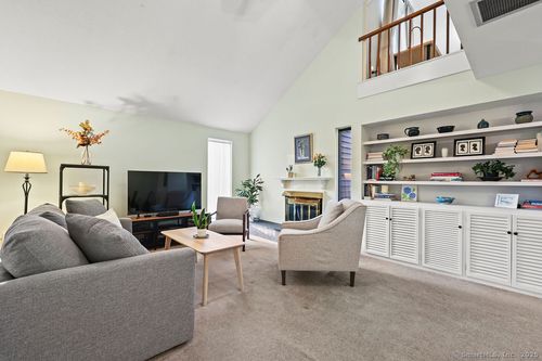 93-93 Hollister Way N, Glastonbury, CT, 06033-3113 | Card Image