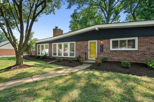 227 Tanglewood Dr, Saint Louis, MO, 63124-2024 | Card Image