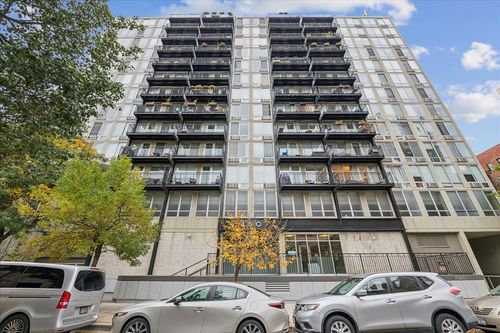 11k-450 W Briar Pl, Chicago, IL, 60657-4780 | Card Image