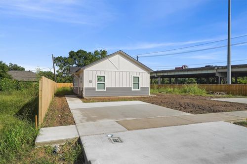 1026 Theresa St, Houston, TX, 77051-1657 | Card Image