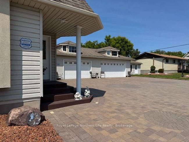 218 Nipissing St, House other with 3 bedrooms, 3 bathrooms and 6 parking in Sturgeon Falls ON | Image 9