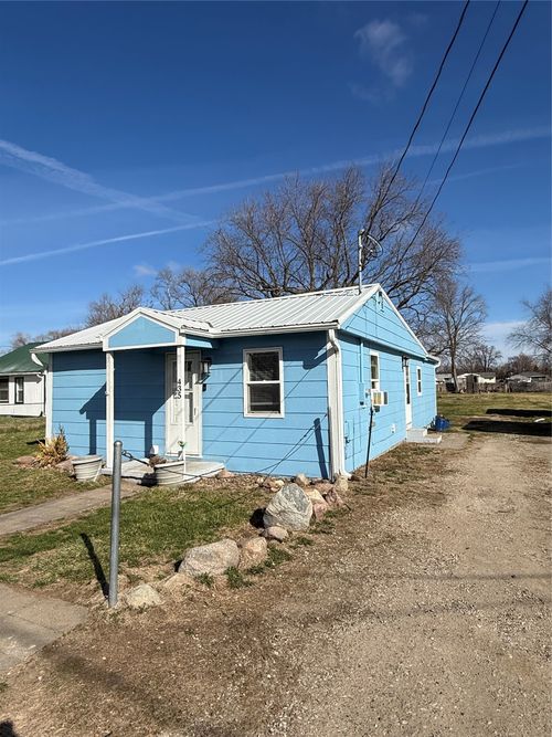 435 Nw 49th Pl, Des Moines, IA, 50313-2235 | Card Image