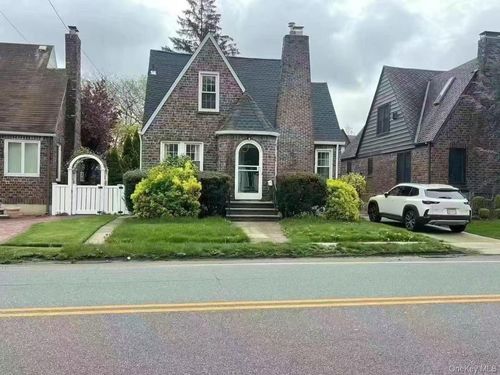 345 Plainfield Ave, Floral Park, NY, 11001-3000 | Card Image