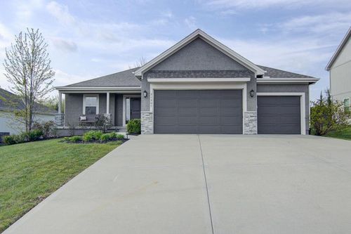 21207 190th Ter, Spring Hill, KS, 66083-4587 | Card Image