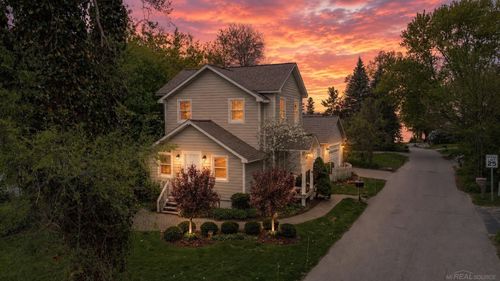 776 Heights Rd, Lake Orion, MI, 48362-2699 | Card Image