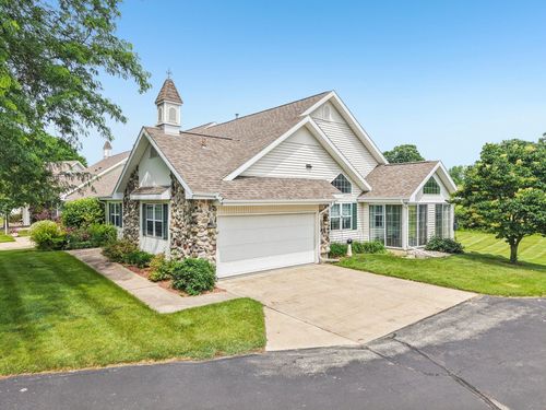 5682 Steeplechase Dr, Westport, WI, 53597-8605 | Card Image
