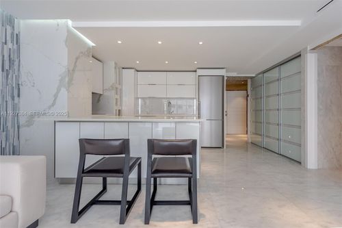 apt-304-6423 Collins Ave, Miami Beach, FL, 33141-4640 | Card Image