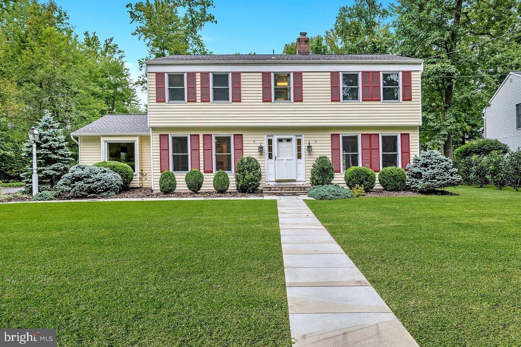 Balsam Ct, Lawrence Township, NJ 08648