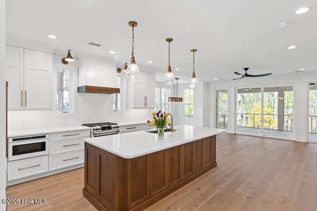 Kitchen Living Great Room | Image 17