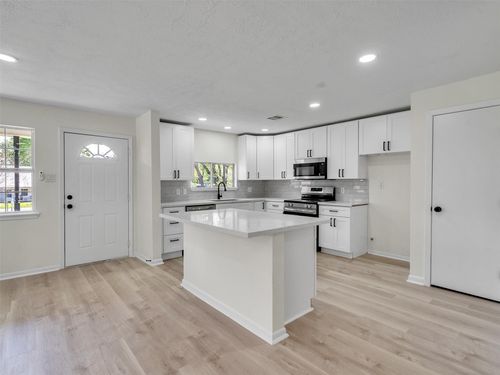 215 Sparkling Water Dr, Huffman, TX, 77336-4221 | Card Image