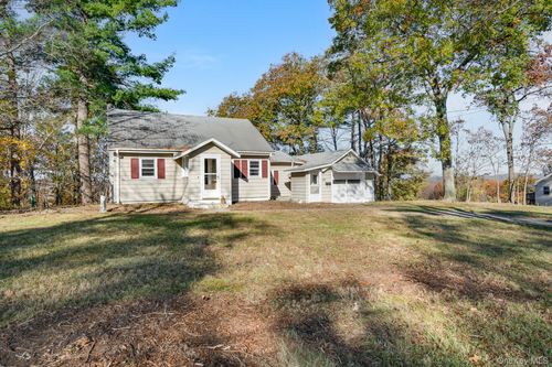 453 Pine Hill Rd, Pleasant Valley, NY, 12569-7131 | Card Image