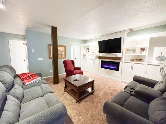 Family Room.jpg | Image 21