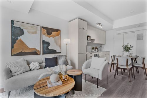 54-73 Curlew Drive S, North York, ON, M3A0B1 | Card Image