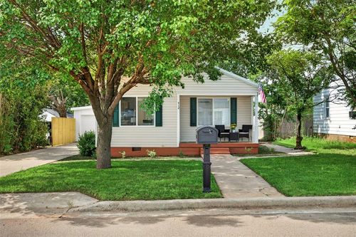 412 W 8th St, Elk City, OK, 73644-6210 | Card Image