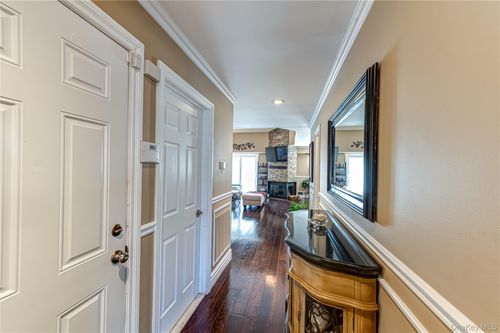 240 Pond View Ln, Smithtown, NY, 11787-5203 | Card Image