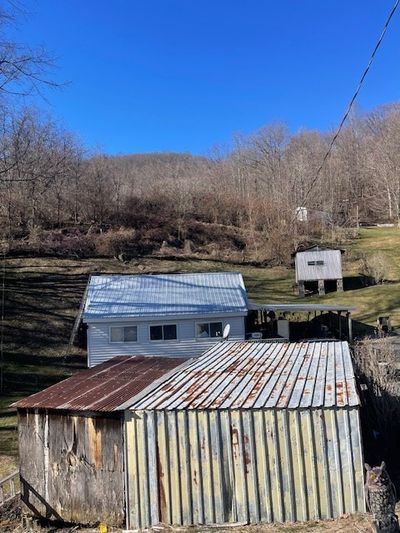 175 Toledo, Home with 2 bedrooms, 1 bathrooms and null parking in Bluefield VA | Image 2