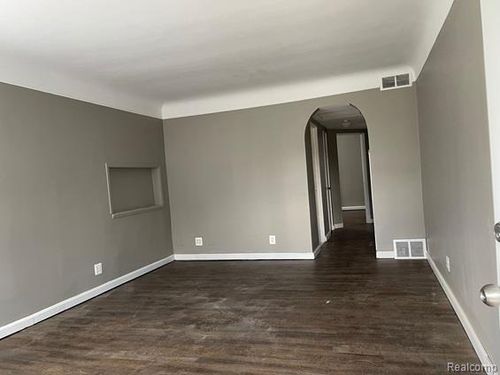 8909 Burt Rd, Detroit, MI, 48228-1607 | Card Image