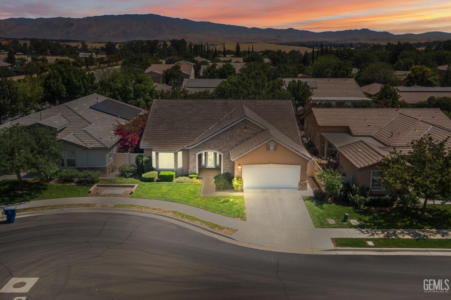 Vienna Pl, Bakersfield, CA 93306