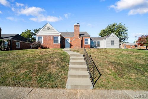 9305 Aster Ave, Affton, MO, 63123-4428 | Card Image
